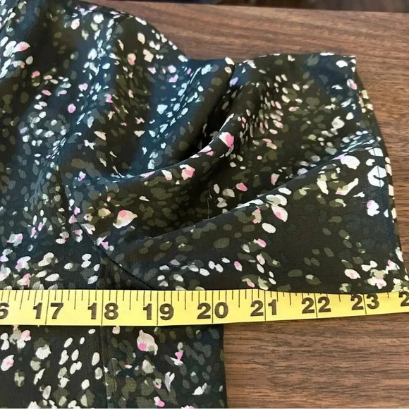 🌟Banana Republic  Shirt Womens Green Pink Print Top Career Office Mistletoe S - Picture 7 of 10